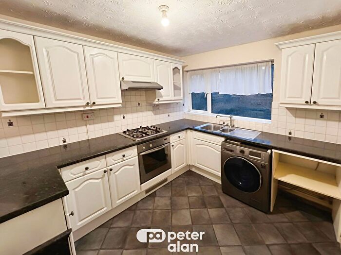 2 Bedroom Flat To Rent In Woolaston Avenue, Cyncoed, Cardiff, CF23