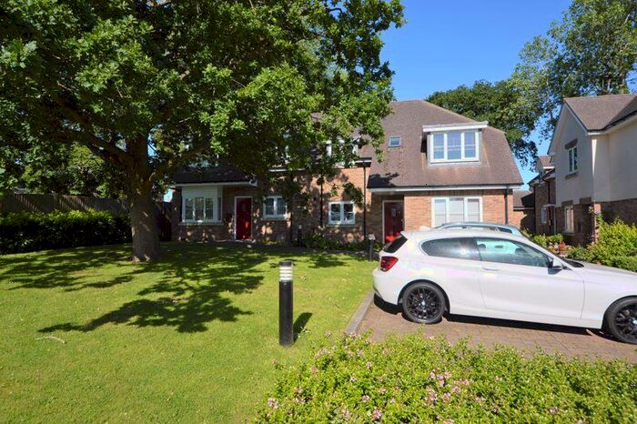 2 Bedroom Flat To Rent In Applewood Grove, Waterlooville, PO7