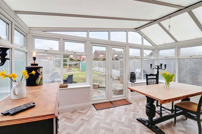 4 Bedroom Detached House For Sale In Clifton Avenue, Benfleet, SS7