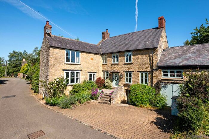 4 Bedroom Semi Detached House For Sale In Queen Street, Farthinghoe, NN13
