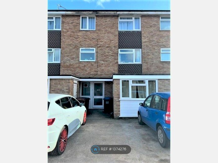6 Bedroom Terraced House To Rent In De Havilland Close, Hatfield, AL10