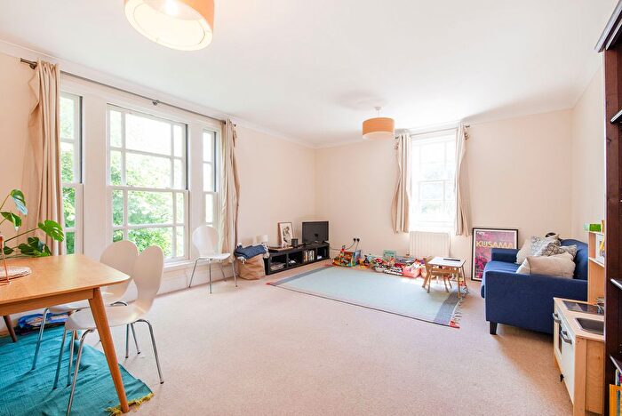 2 Bedroom Flat To Rent In Queensbridge Road, London Fields, E8