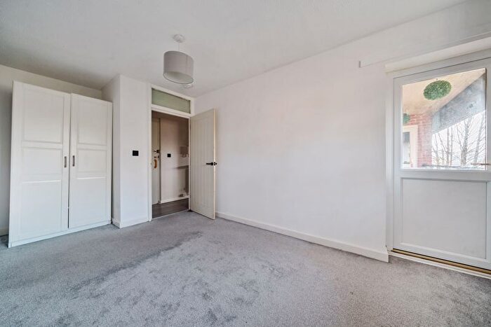 1 Bedroom Flat To Rent In Fieldway, Haslemere, GU27