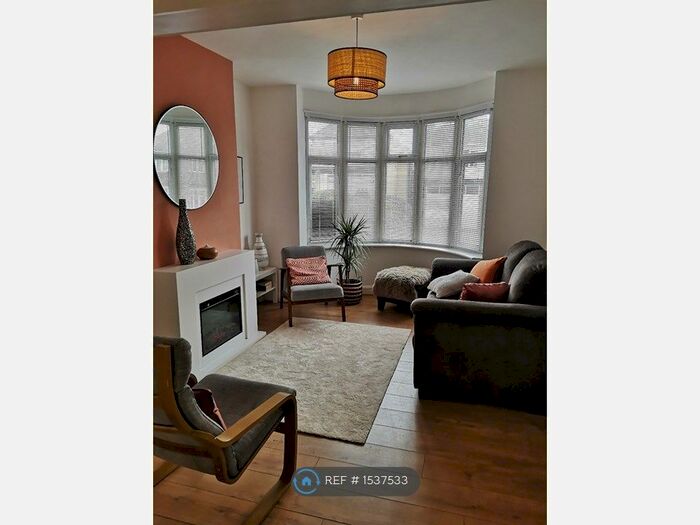 3 Bedroom Semi-Detached House To Rent In Worcester Road, Willenhall, WV13