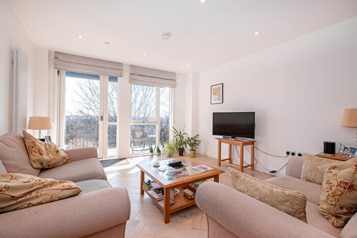 2 Bedroom Flat For Sale In - Ravensbury Terrace, London, SW18