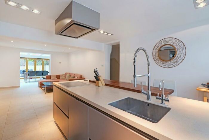 5 Bedroom Terraced House To Rent In Greville Road London, NW6