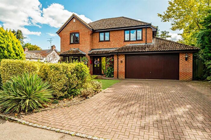 4 Bedroom Detached House For Sale In Longmoor Close, Finchampstead, Berkshire, RG40