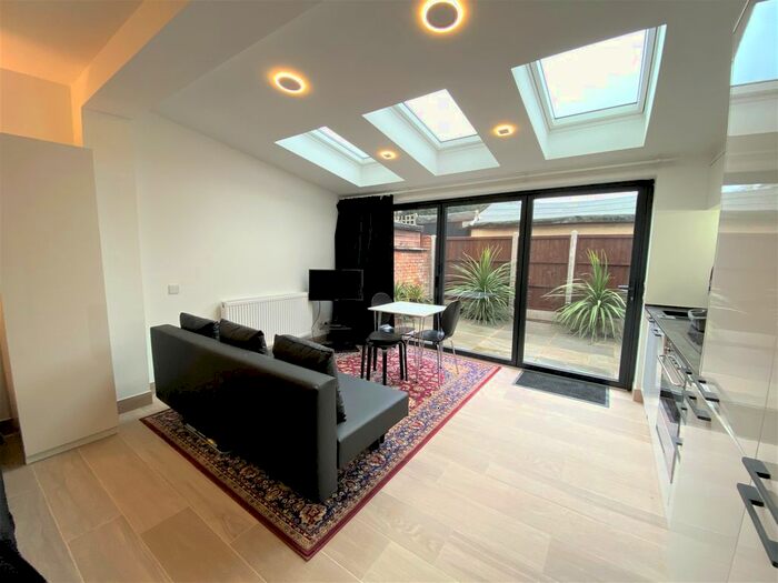 Studio To Rent In Acton Lane, Chiswick, London W4