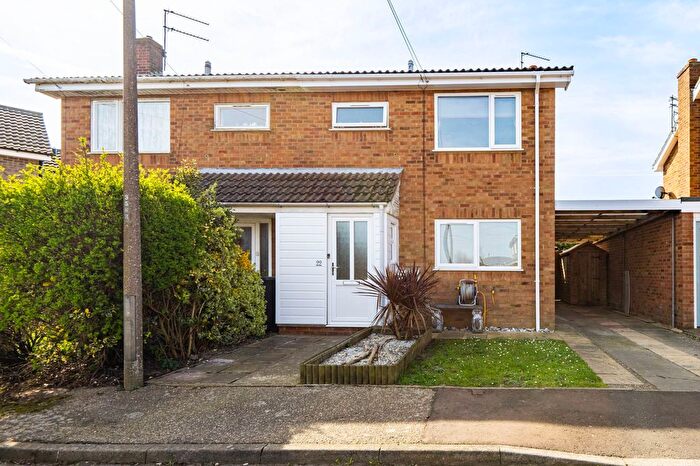 3 Bedroom Semi Detached House For Sale In Manor Way, Ormesby, NR29