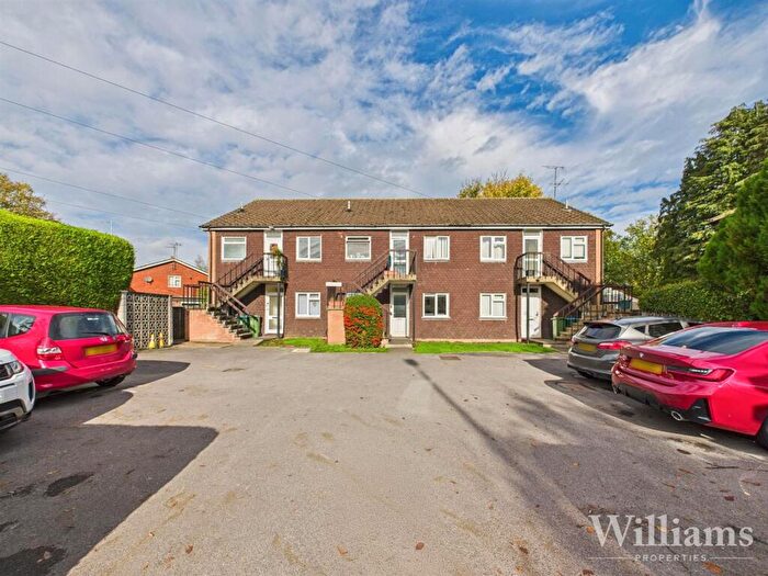 2 Bedroom Flat For Sale In Tring Road, Aylesbury, HP20