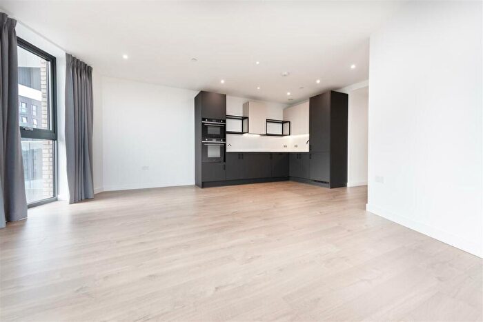 2 Bedroom Apartment To Rent In Coster Avenue, Hackney, N4