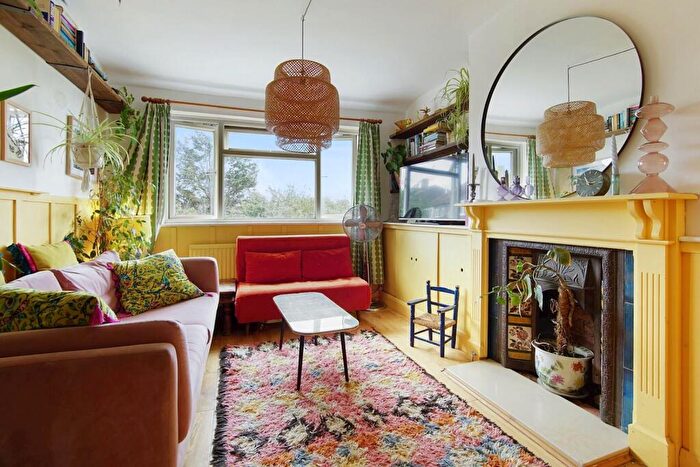 2 Bedroom Maisonette For Sale In Meadowview Road, Catford, SE6