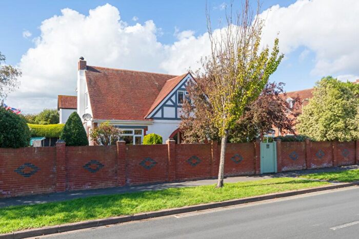 6 Bedroom Detached House For Sale In Milvil Road, Lee-on-the-Solent, Hampshire, PO13