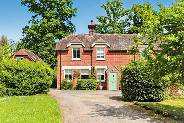 3 Bedroom Semi-Detached House For Sale In Botley Road, Curdridge, SO32