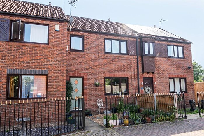 3 Bedroom Terraced House For Sale In Vicarage Gardens, York, YO10