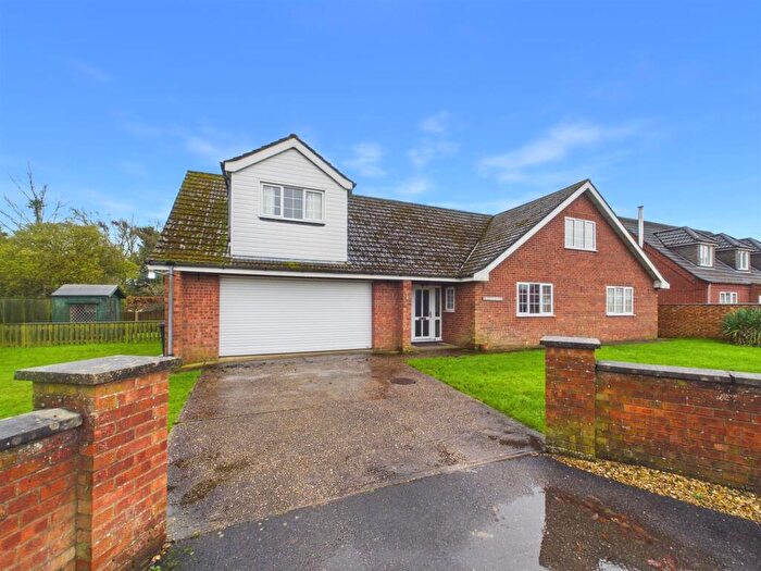 5 Bedroom Detached Bungalow For Sale In Kenwick Pastures, Louth, LN11