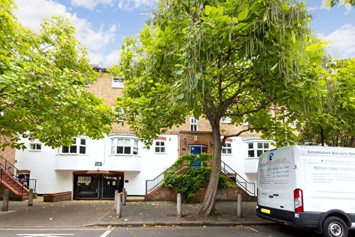 2 Bedroom Flat To Rent In Vauxhall Grove, London, SW8