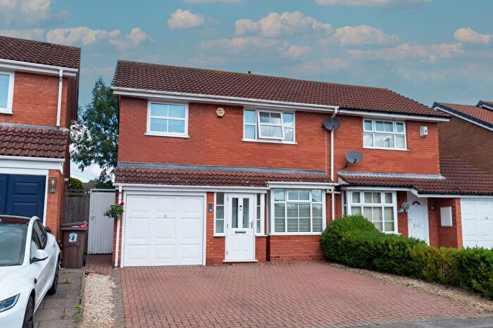 4 Bedroom Semi-Detached House For Sale In Blaythorn Avenue, Solihull, West Midlands, B92