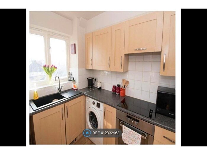 2 Bedroom Flat To Rent In Heath Court Road Stanley Close, New Eltham, SE9