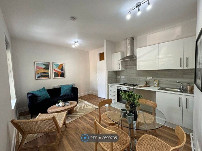 2 Bedroom Flat To Rent In Park Grove Road, London, E11