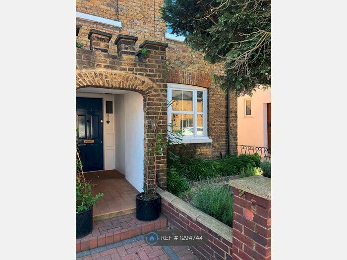 2 Bedroom Semi-Detached House To Rent In Railway Place, Hertford SG13