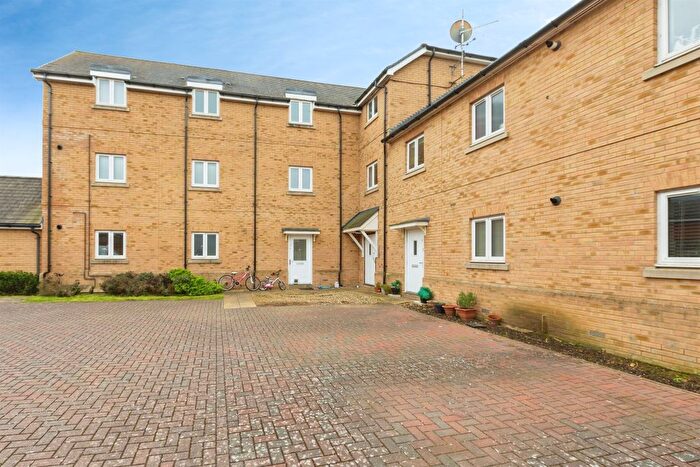 2 Bedroom Flat For Sale In Barland Way, Aylesbury, HP18