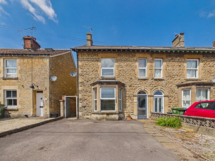4 Bedroom End Of Terrace House For Sale In Shelburne Road, Calne, SN11