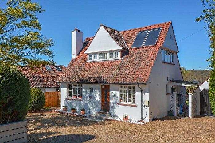 3 Bedroom Detached House For Sale In South Weald Road, Brentwood, CM14