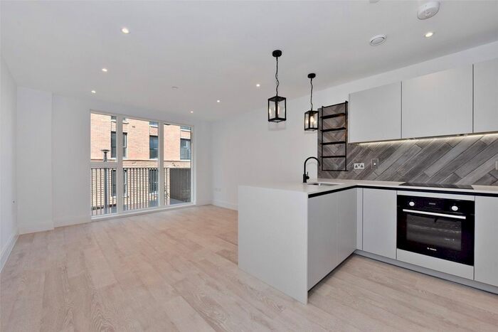 2 Bedroom Flat To Rent In Darjeeling House, Memorial Avenue, Slough, SL1