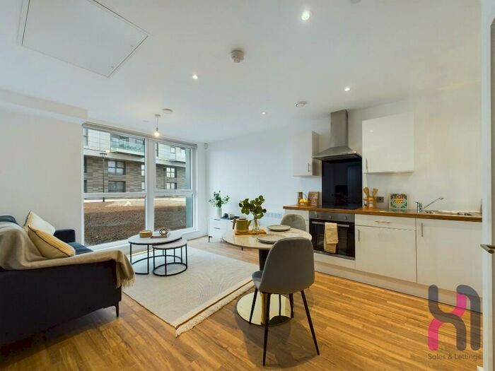 Apartment To Rent In Pomona Strand, Manchester, Greater Manchester, M16