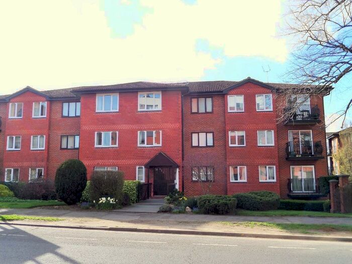1 Bedroom Flat To Rent In Great Heathmead, Haywards Heath, RH16