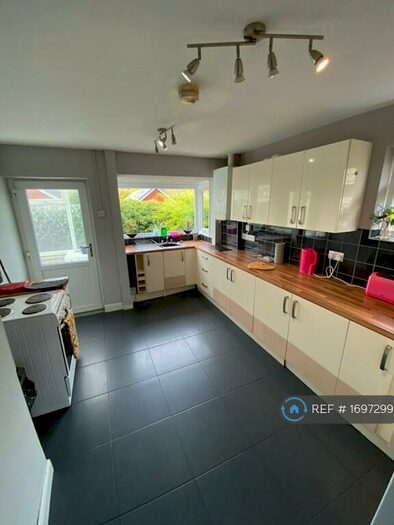 3 Bedroom Bungalow To Rent In Fourth Avenue, Carlton, Nottingham, NG4