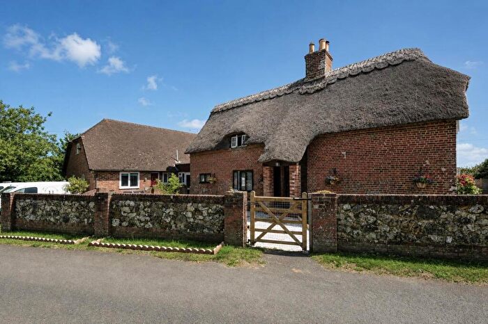 6 Bedroom Property For Sale In Character Cottage & Bungalow * Apse Heath, PO36
