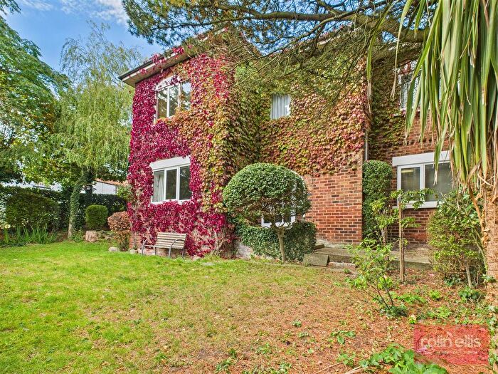3 Bedroom Detached House For Sale In Lady Ediths Avenue, Newby, Scarborough, YO12
