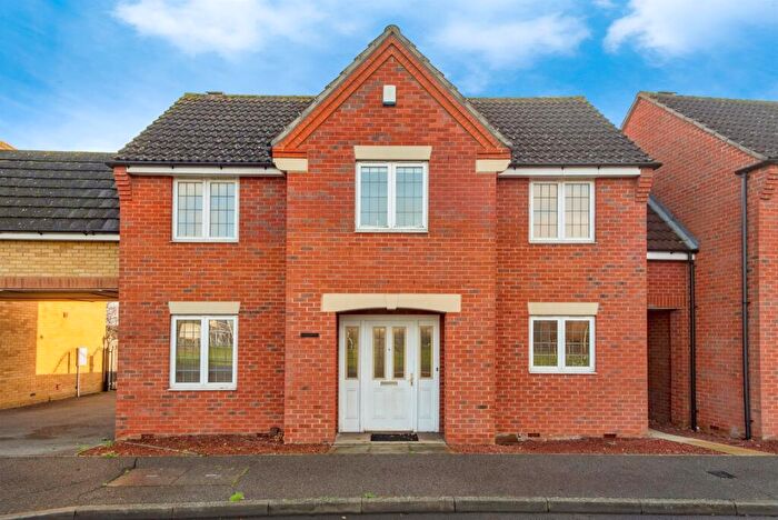 4 Bedroom Detached House For Sale In Warren Lane, Chafford Hundred, Grays, RM16