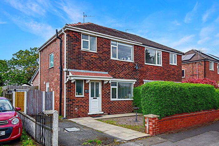 3 Bedroom Semi Detached House For Sale In Kentmere Avenue, Farington, Leyland, PR25