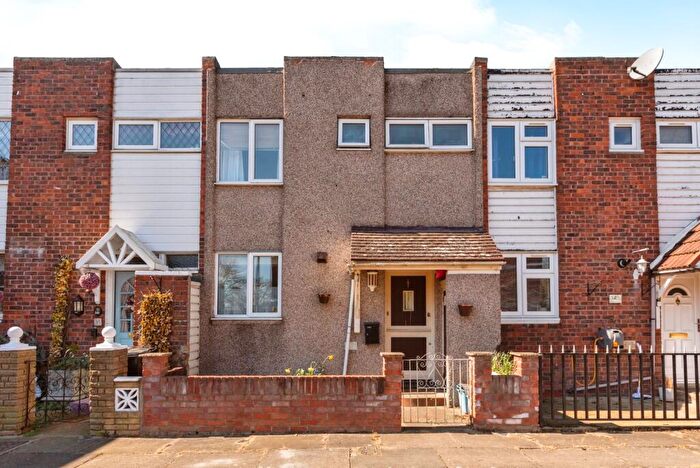3 Bedroom Terraced House For Sale In Covert Road, Ilford, Essex, IG6