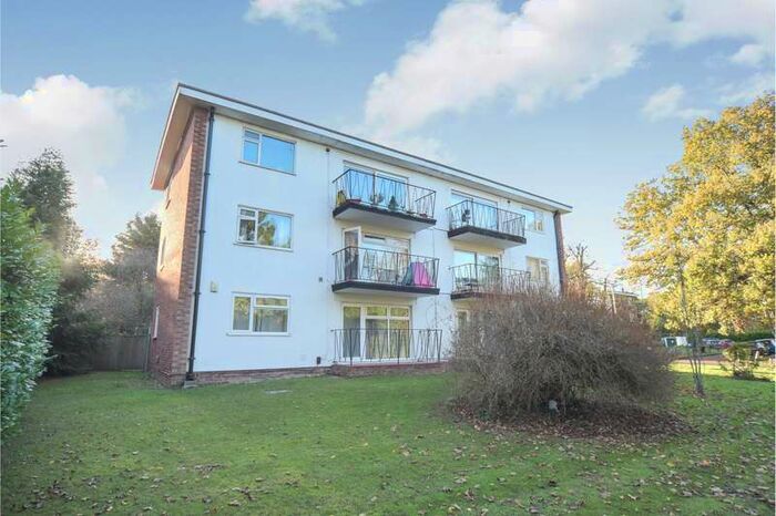 2 Bedroom Flat To Rent In Leighton Court, Earley, RG6