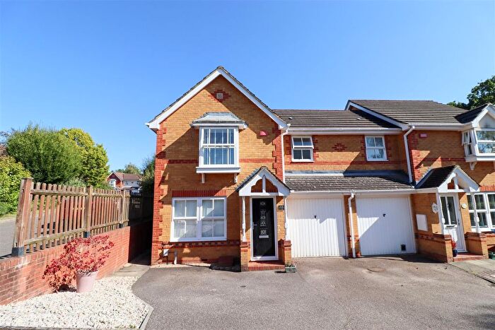 3 Bedroom Semi Detached House For Sale In Silvester Way, Church Crookham, Fleet, GU52