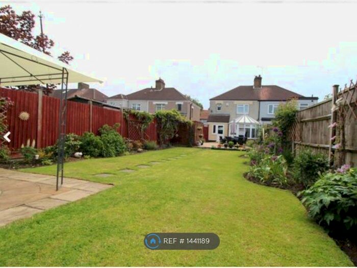 3 Bedroom Semi-Detached House To Rent In Elsa Road, Welling, DA16