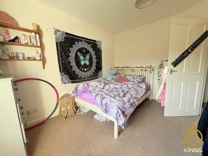 3 Bedroom Semi-Detached House To Rent In The Oval, Guildford, GU2