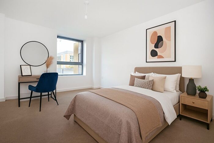 1 Bedroom Flat To Rent In Lakeside Close, Staines-Upon-Thames, TW18