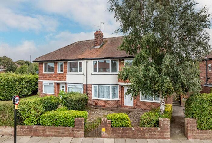 2 Bedroom Flat For Sale In Park Avenue, Gosforth, NE3