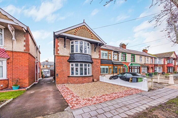 3 Bedroom End Of Terrace House For Sale In Highbury Grove, Portsmouth, Hampshire, PO6