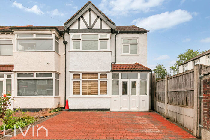 3 Bedroom Semi-Detached House To Rent In Rosecourt Road, Croydon, CR0