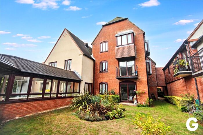1 Bedroom Retirement Property For Sale In Deweys Lane, Ringwood, Hampshire, BH24