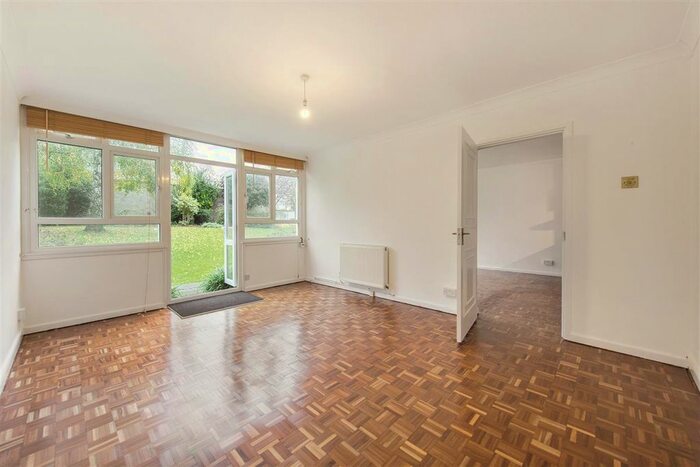 3 Bedroom Flat To Rent In Kersfield Road, London, SW15