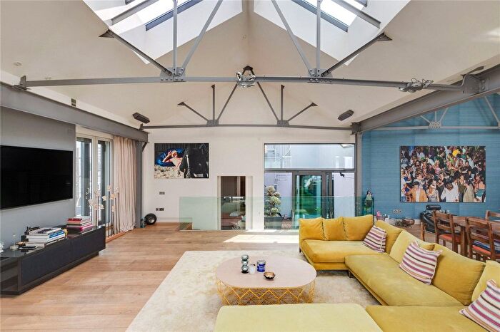 3 Bedroom Detached House To Rent In Gloucester Avenue, London, NW1