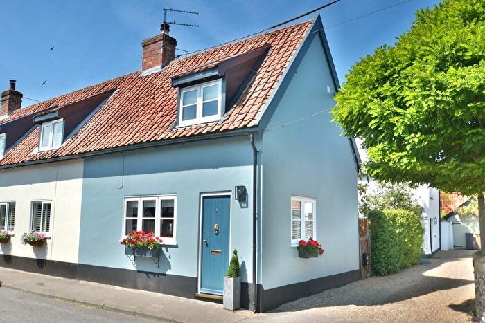 2 Bedroom End Of Terrace House For Sale In The Street, Metfield, IP20