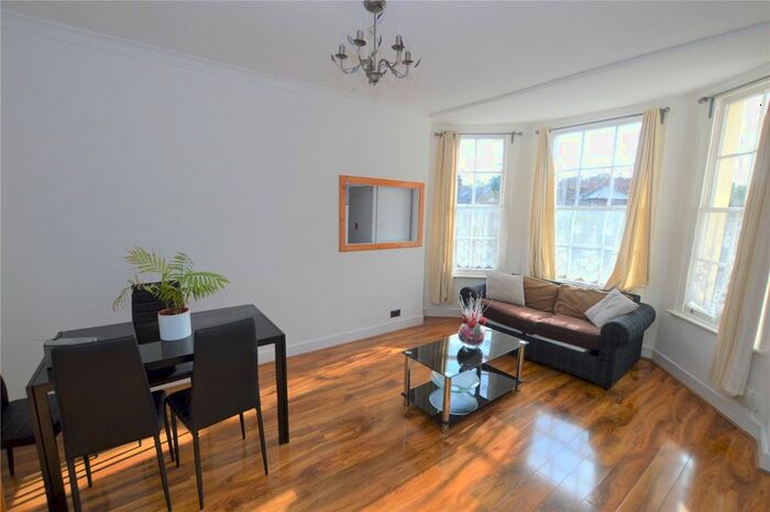 3 Bedroom Flat To Rent In Hamilton Road, London, SE27